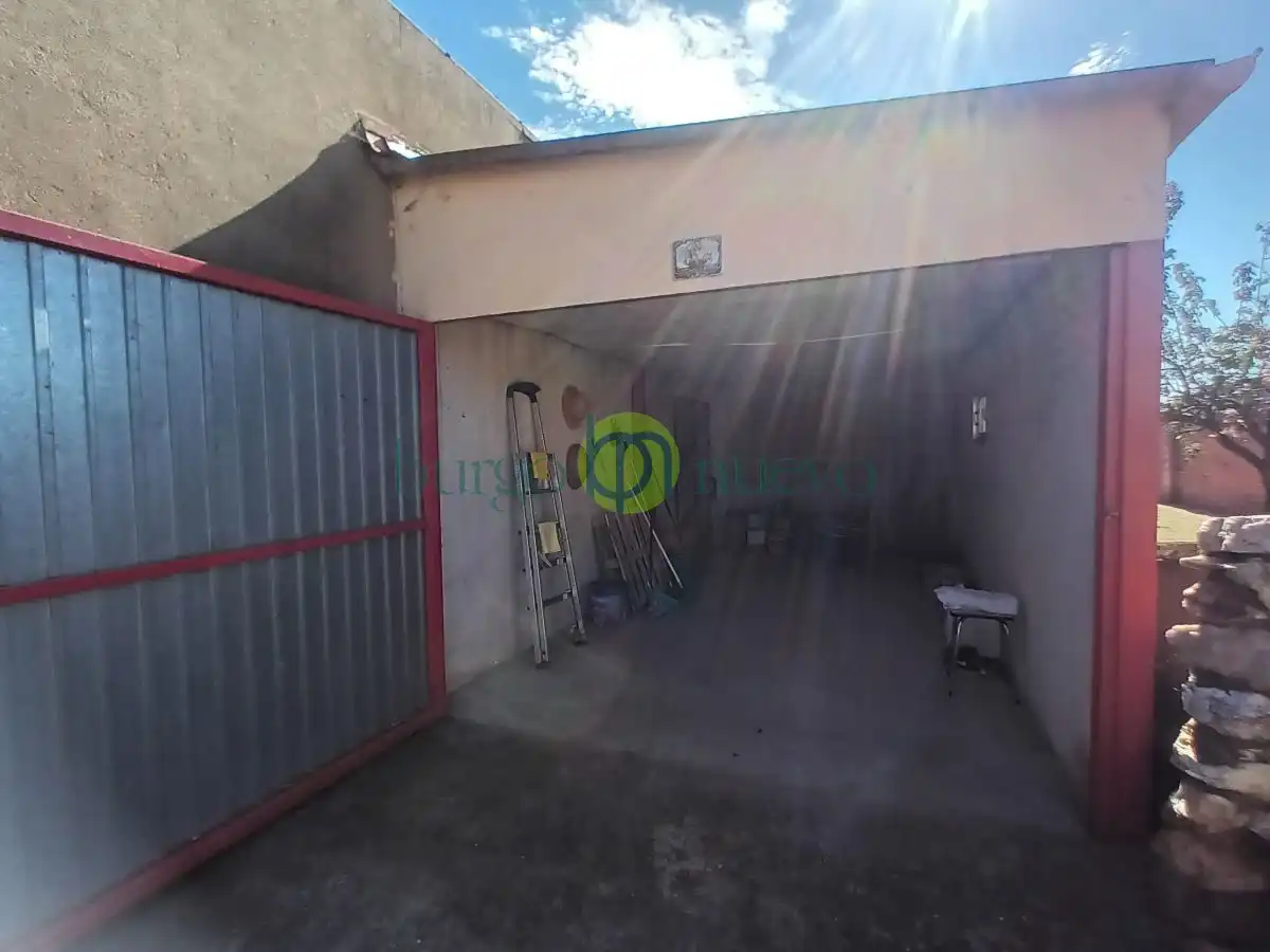 Casa o chalet en venta en León Capital  con Jardín privado, Trastero y Alarma