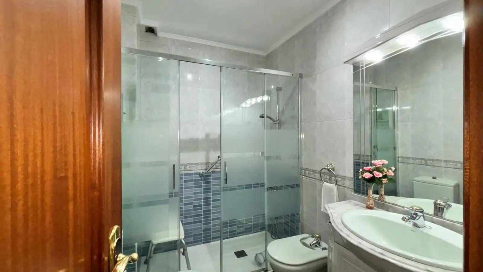 Badezimmer von Wohnung zum Verkauf in Ugao- Miraballes mit Heizung und Terrasse