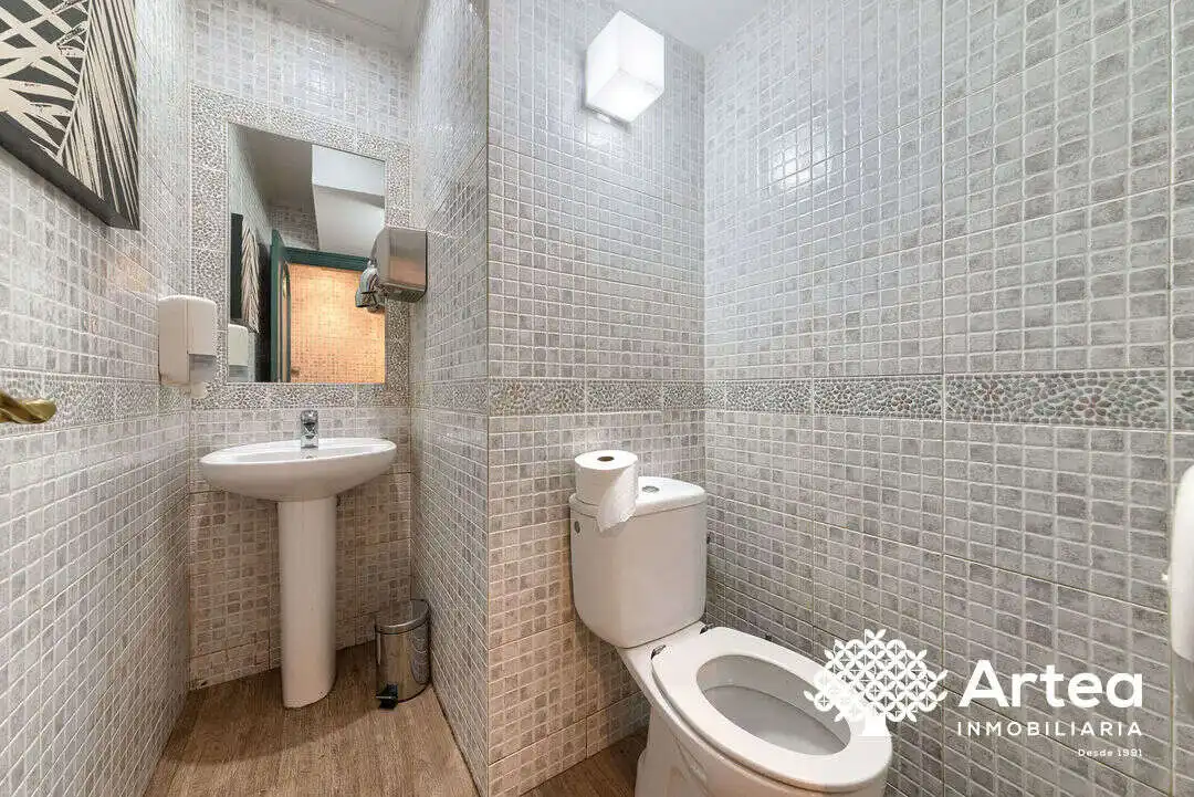 Badezimmer von Geschaftsraum zur Miete in Bilbao  mit Klimaanlage und Möbliert