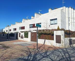 Exterior view of House or chalet for sale in Pozuelo de Alarcón  with Air Conditioner, Heating and Private garden