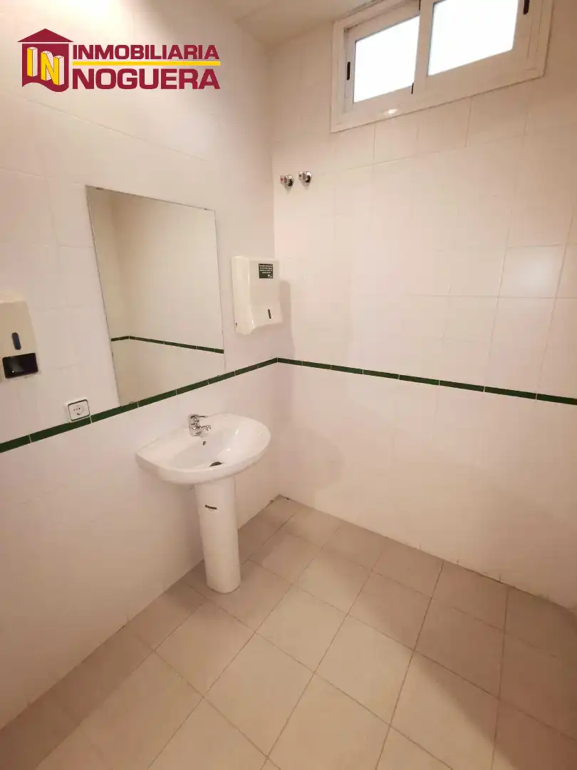 Badezimmer von Gebäude zur Miete in Écija