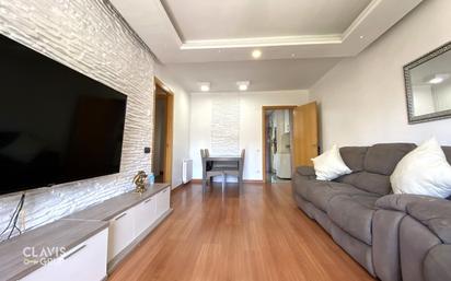 Living room of Flat for sale in  Barcelona Capital  with Terrace and Balcony