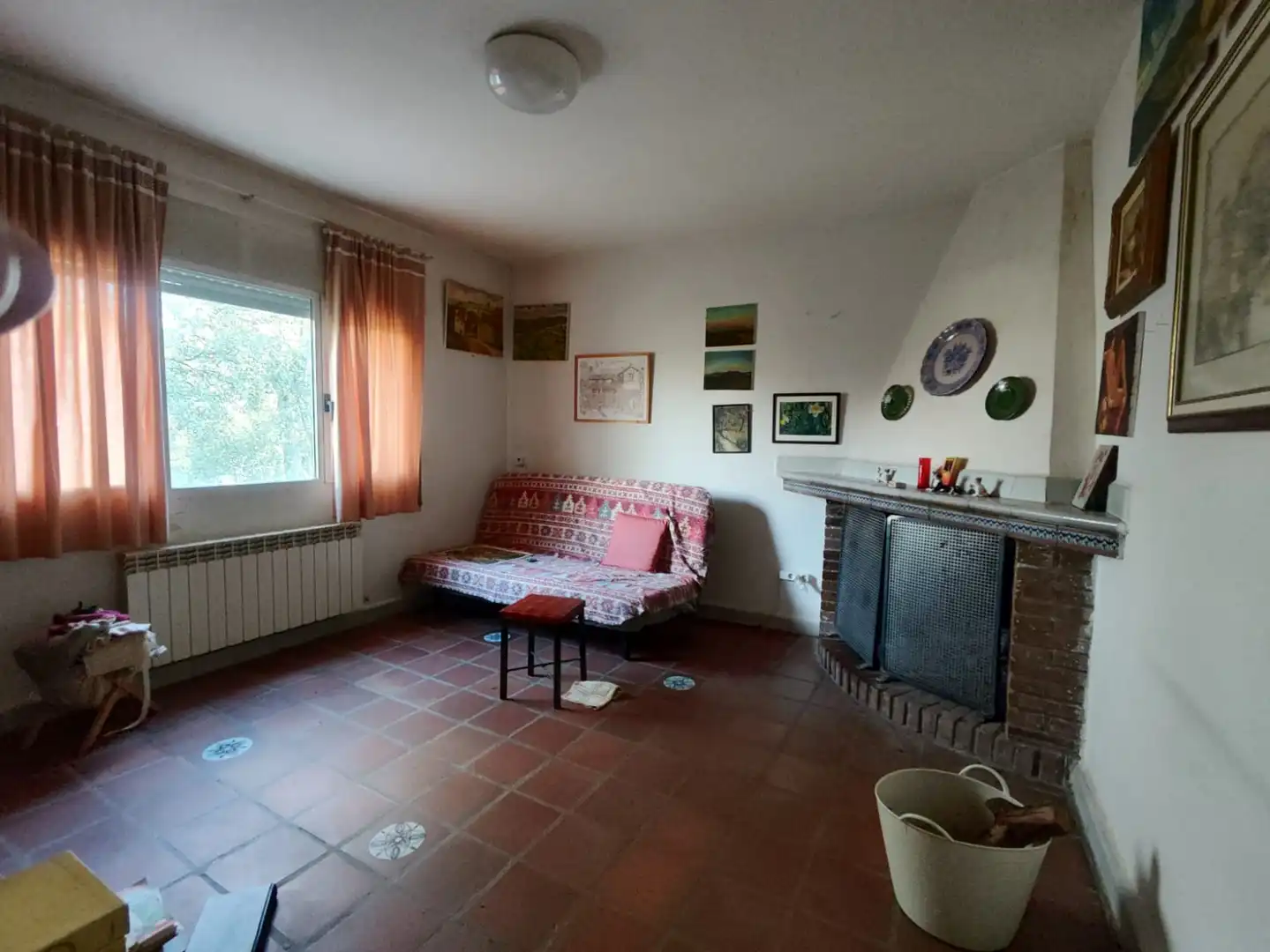 Sala d'estar de Casa o xalet en venda en Sevilla la Nueva amb Calefacció, Jardí privat i Terrassa