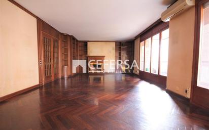 Living room of Attic for sale in  Barcelona Capital  with Heating, Parquet flooring and Terrace