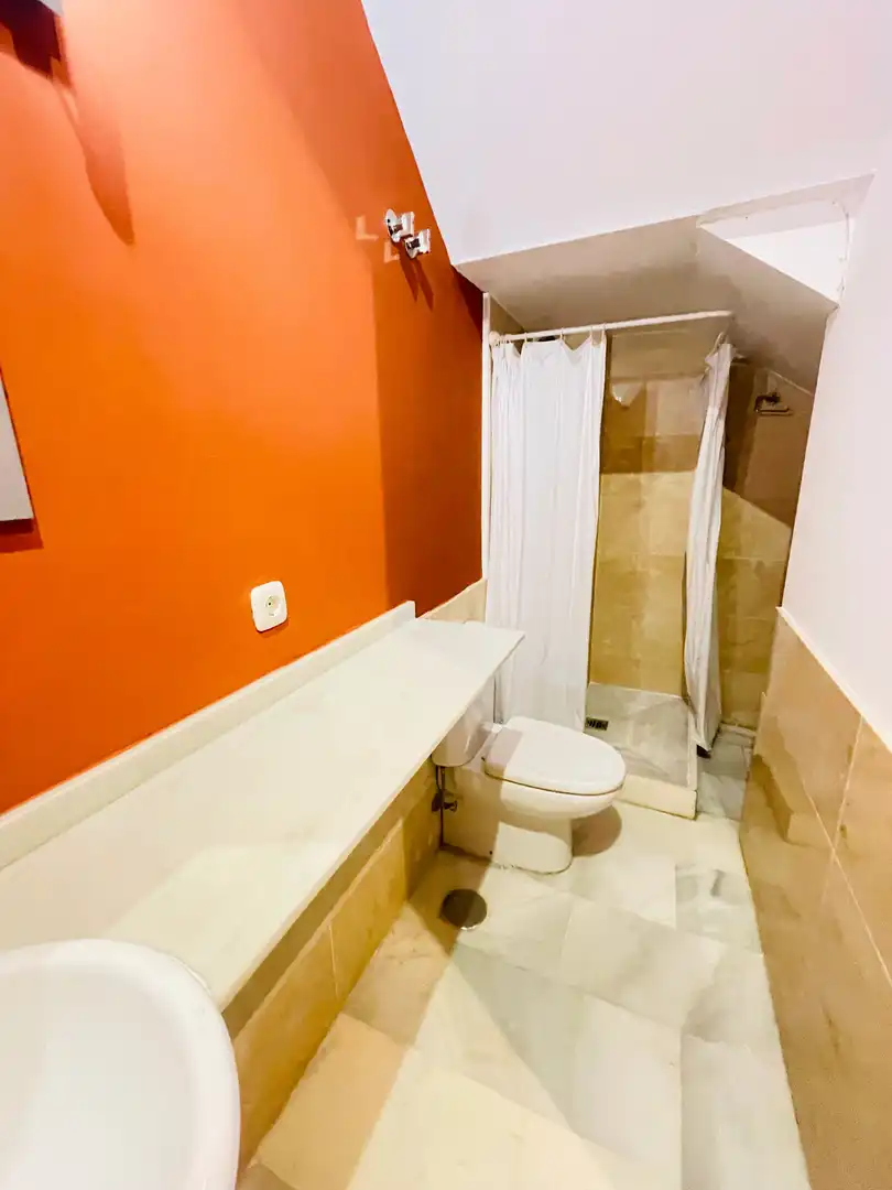 Bany de Dúplex de lloguer en Málaga amb Aire condicionat, Calefacció i Moblat