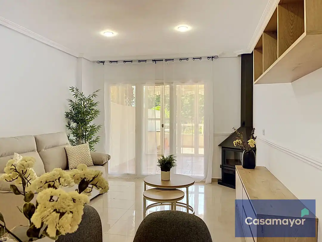 Sala de estar de Piso en venta en Alicante / Alacant con Aire acondicionado, Calefacción y Jardín privado