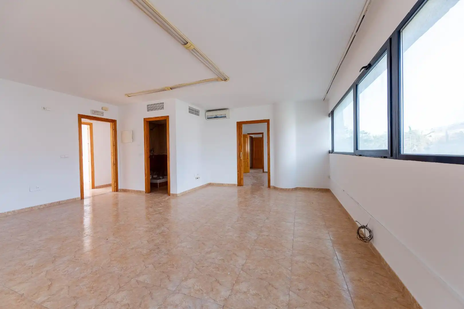 Büro zur Miete in Vícar