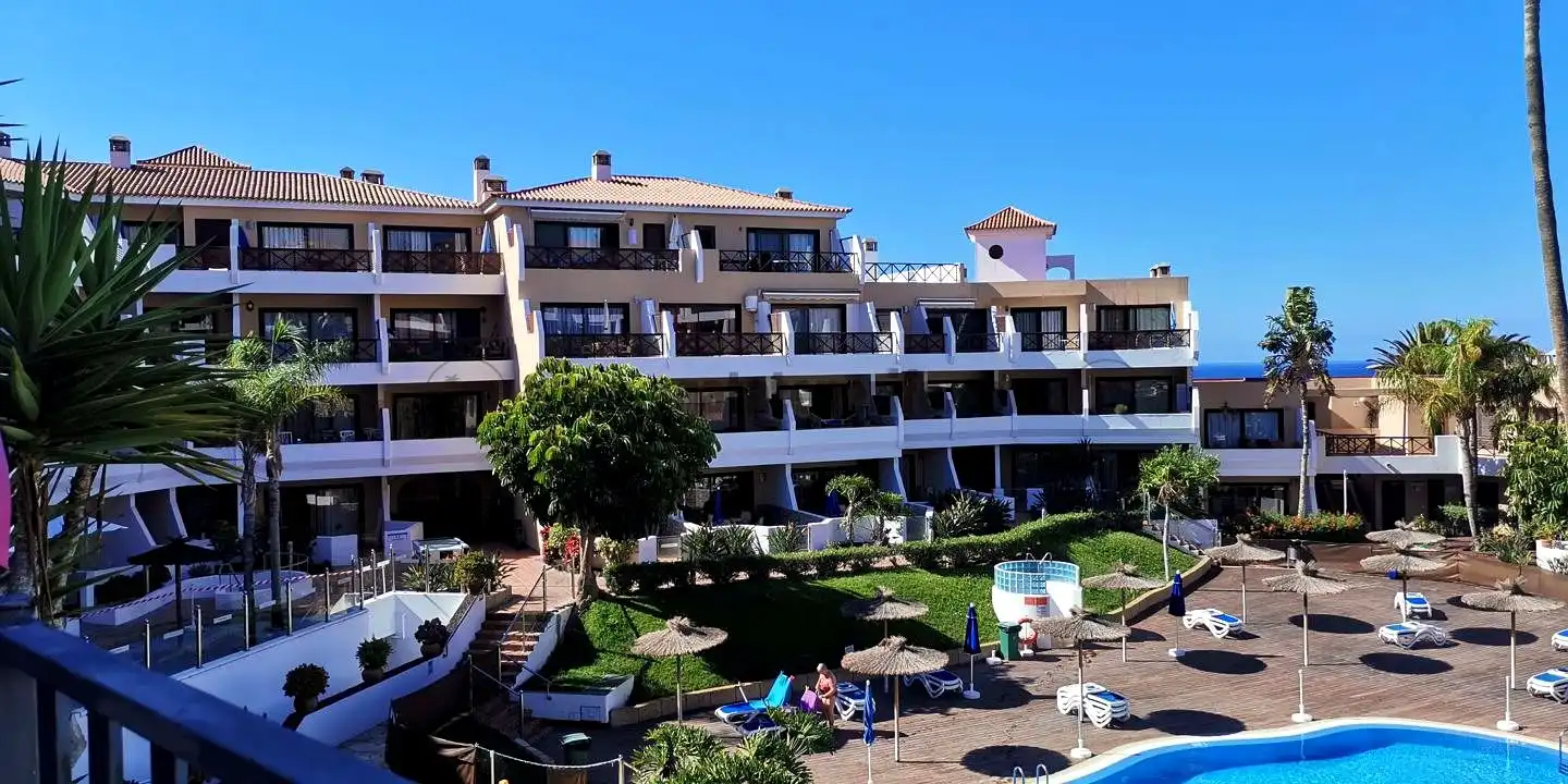 Außenansicht von Erdgeschoss zum Verkauf in San Miguel de Abona mit Klimaanlage, Terrasse und Schwimmbad