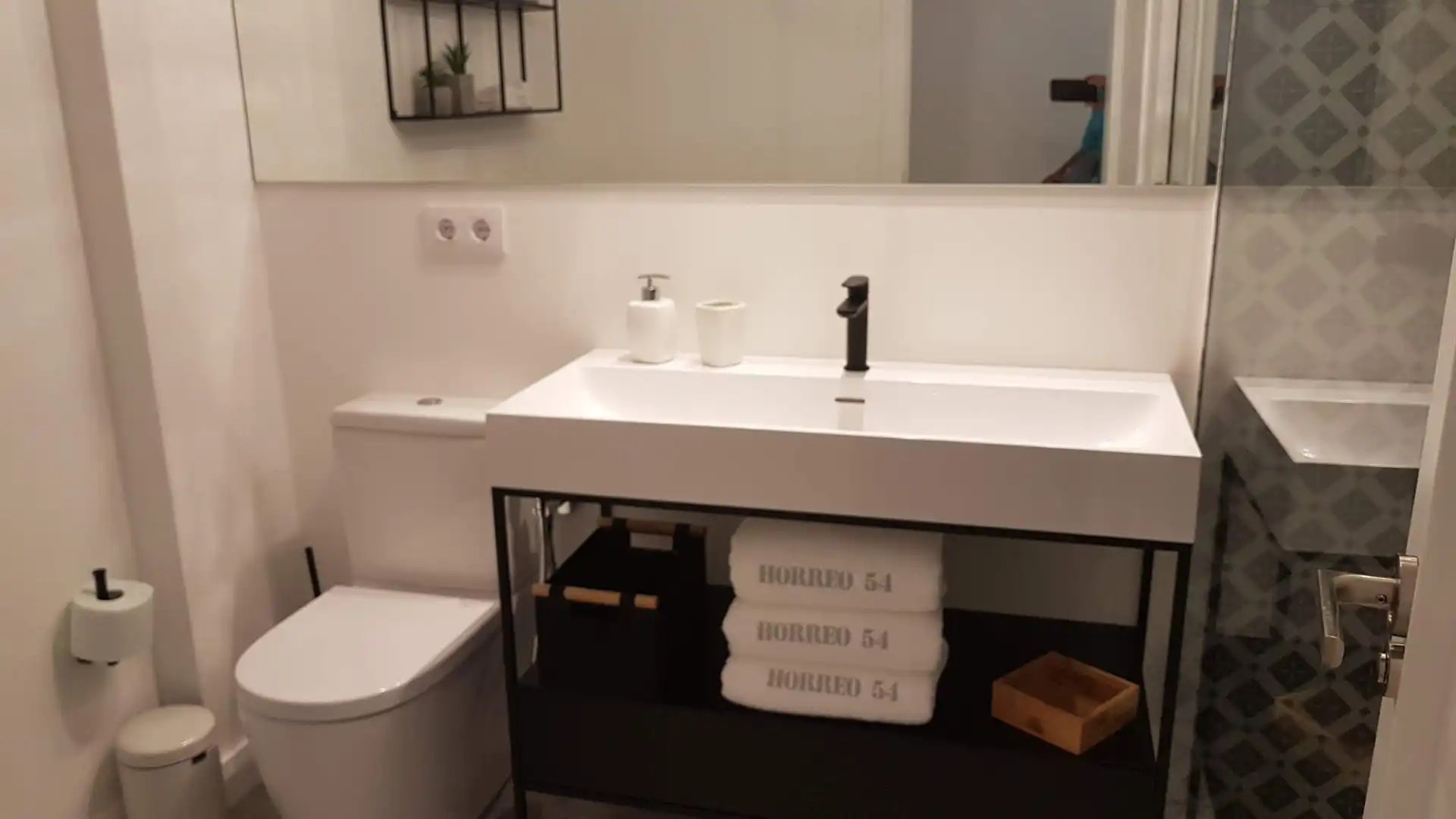 Badezimmer von Wohnung zur Miete in Santiago de Compostela  mit Heizung, Möbliert und Balkon
