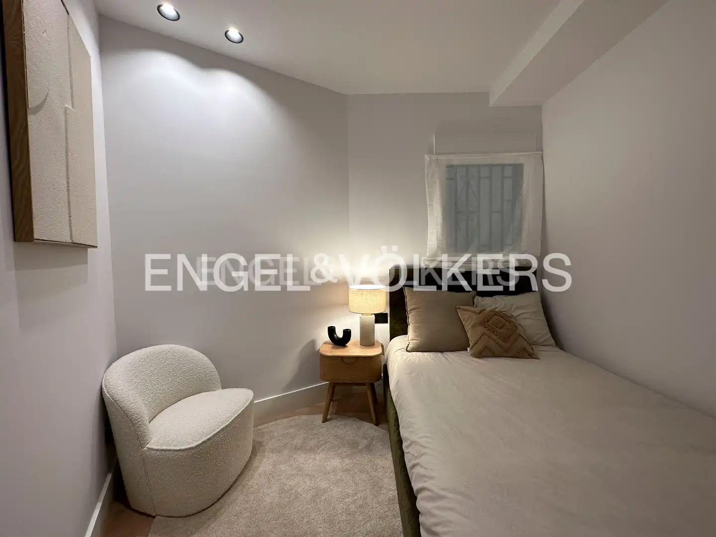 Flat for rent in Madrid  with Air Conditioner, Heating and Furnished