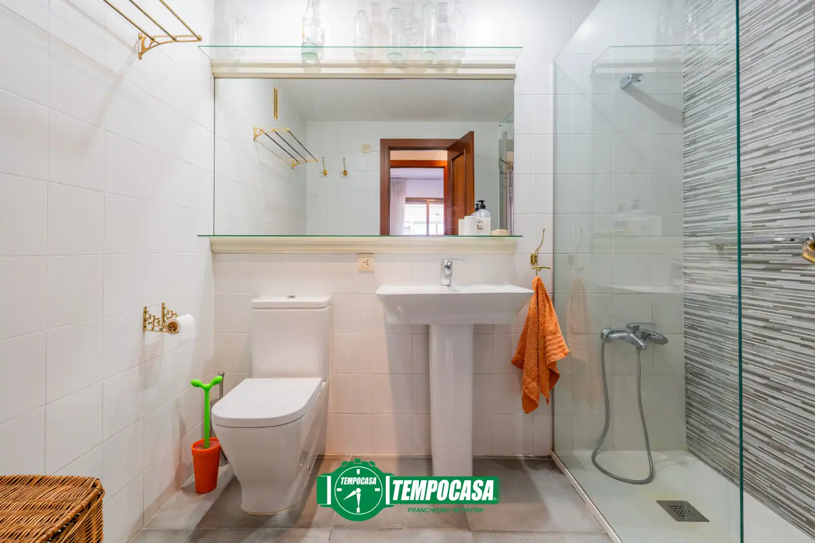 Baño de Piso en venta en Valencia con Calefacción y Terraza