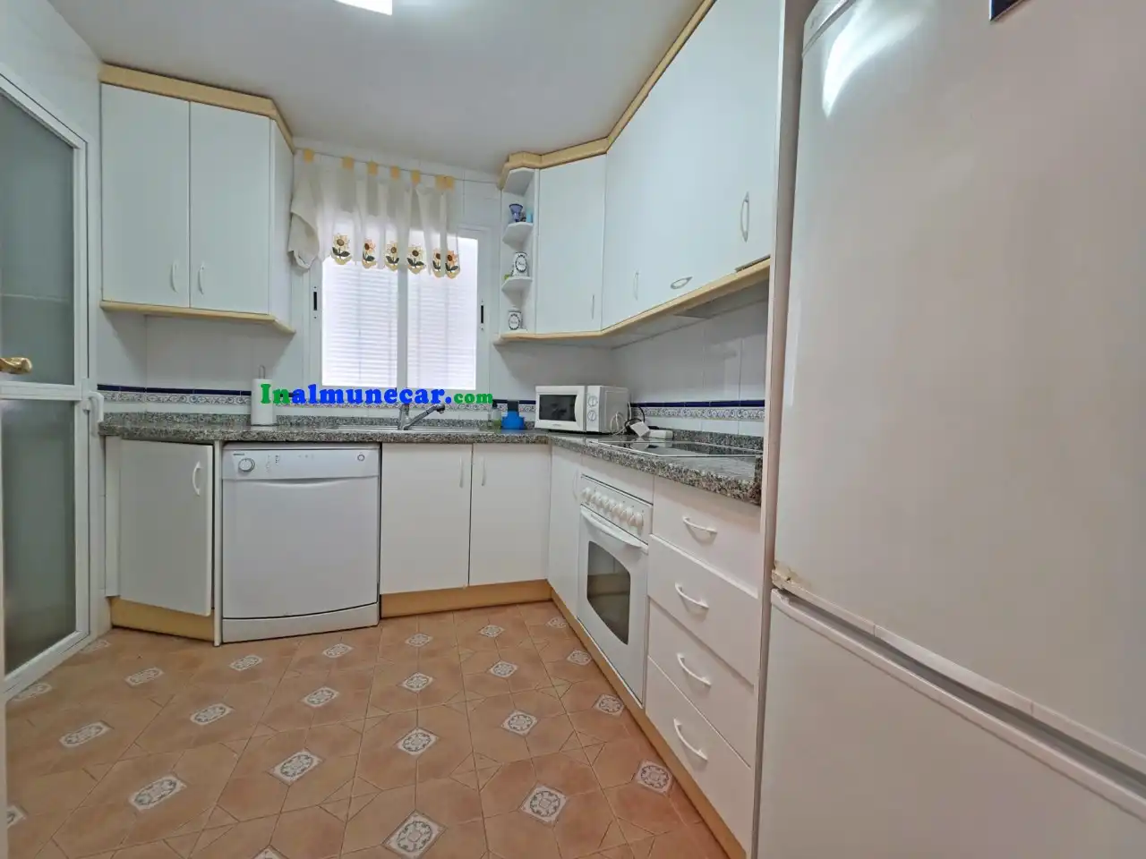 Cocina de Piso de alquiler en Almuñécar con Terraza y Piscina