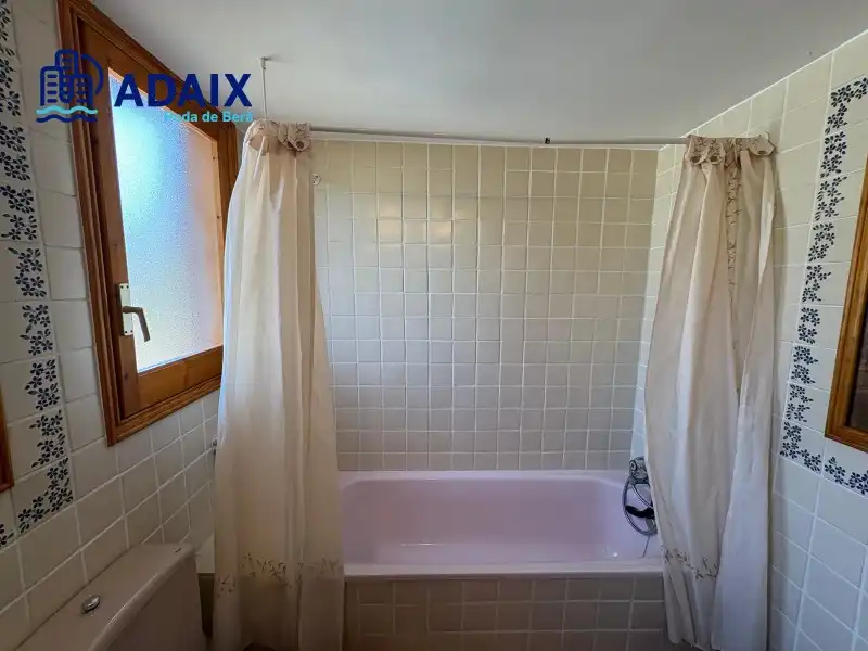 Baño de Casa o chalet en venta en Roda de Berà con Terraza, Trastero y Horno