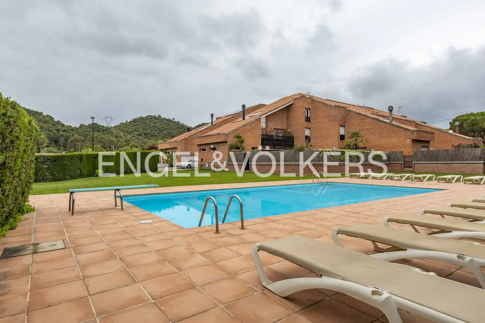 Piscina de Casa adosada en venta en Matadepera con Aire acondicionado, Calefacción y Jardín privado