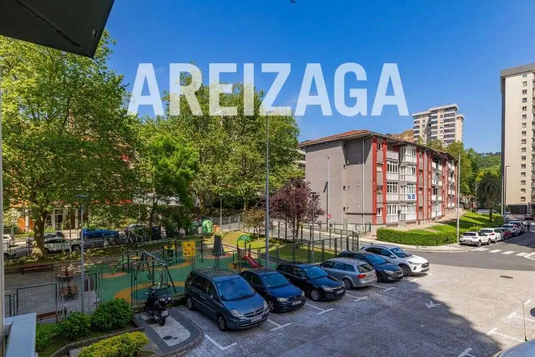 Vista exterior de Pis en venda en Donostia - San Sebastián  amb Calefacció, Moblat i Balcó