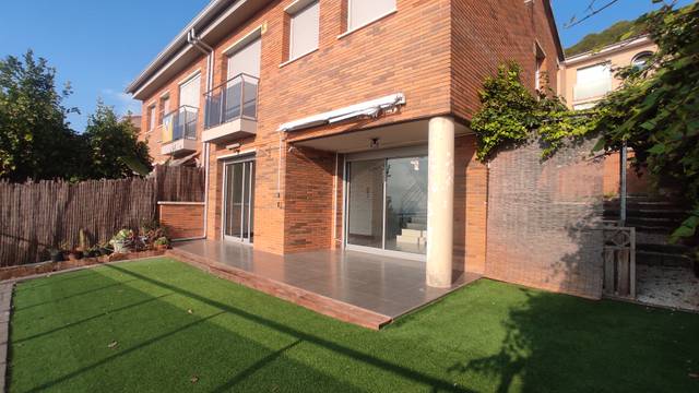 Casa adosada en Venta en Carrer de la Vía Láctea en Els Masos - Els Garrofers