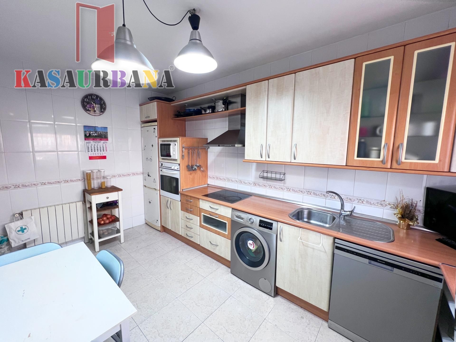 Kitchen of Single-family semi-detached for sale in Yeles  with Air Conditioner, Heating and Swimming Pool