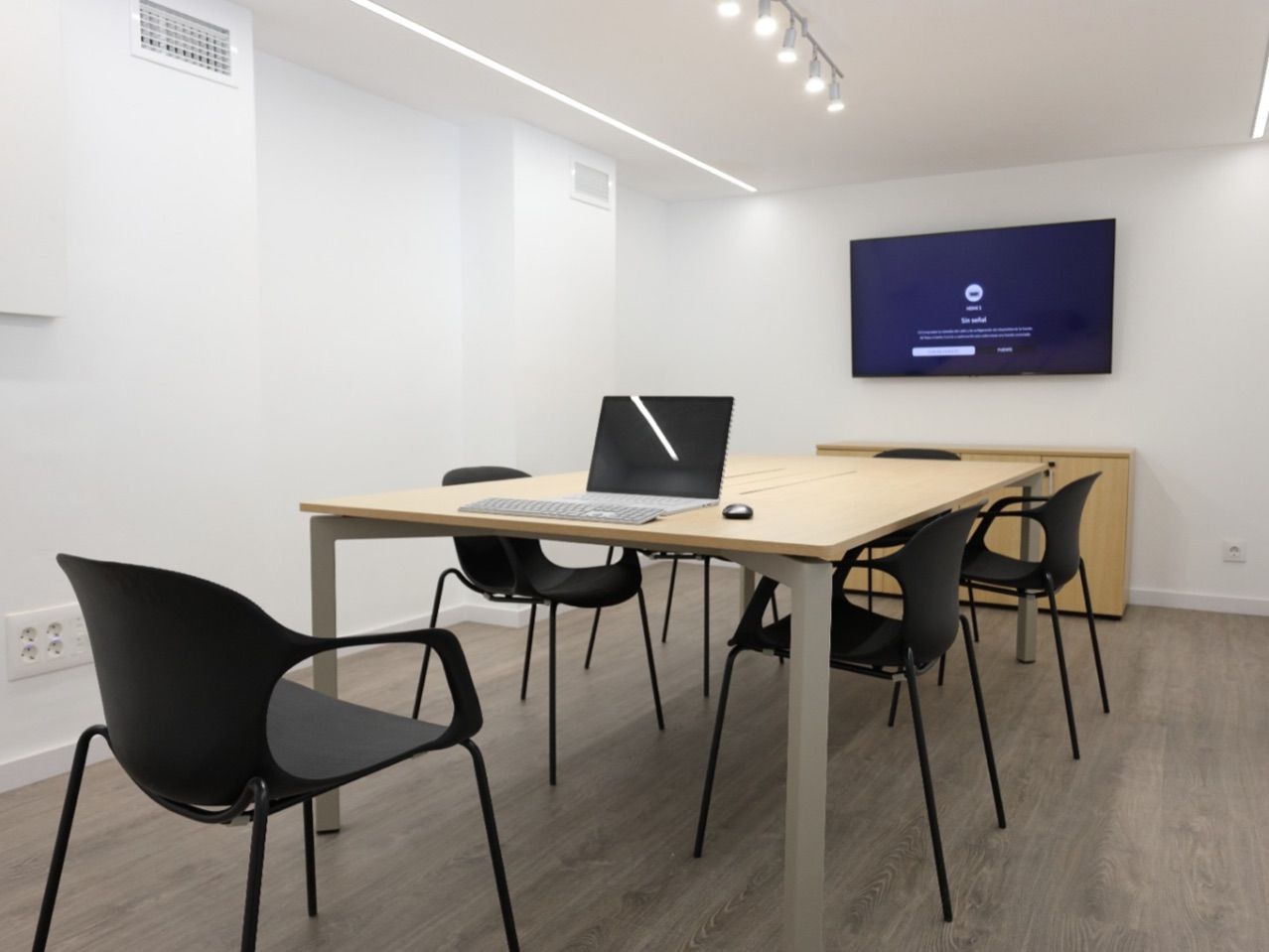 Office to rent in  Valencia Capital  with Air Conditioner, Heating and Furnished