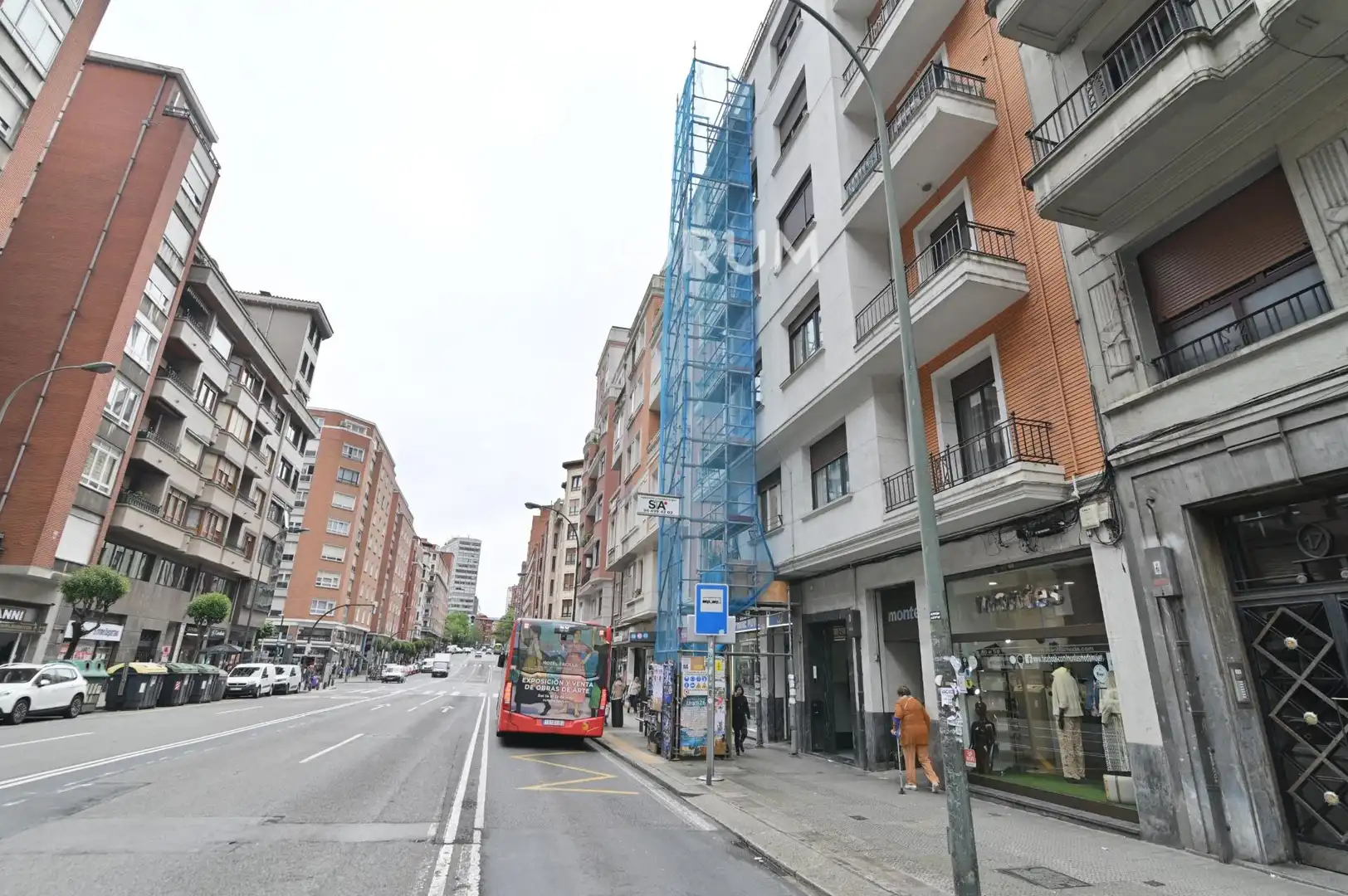 Außenansicht von Wohnung zum Verkauf in Bilbao  mit Heizung, Terrasse und Balkon