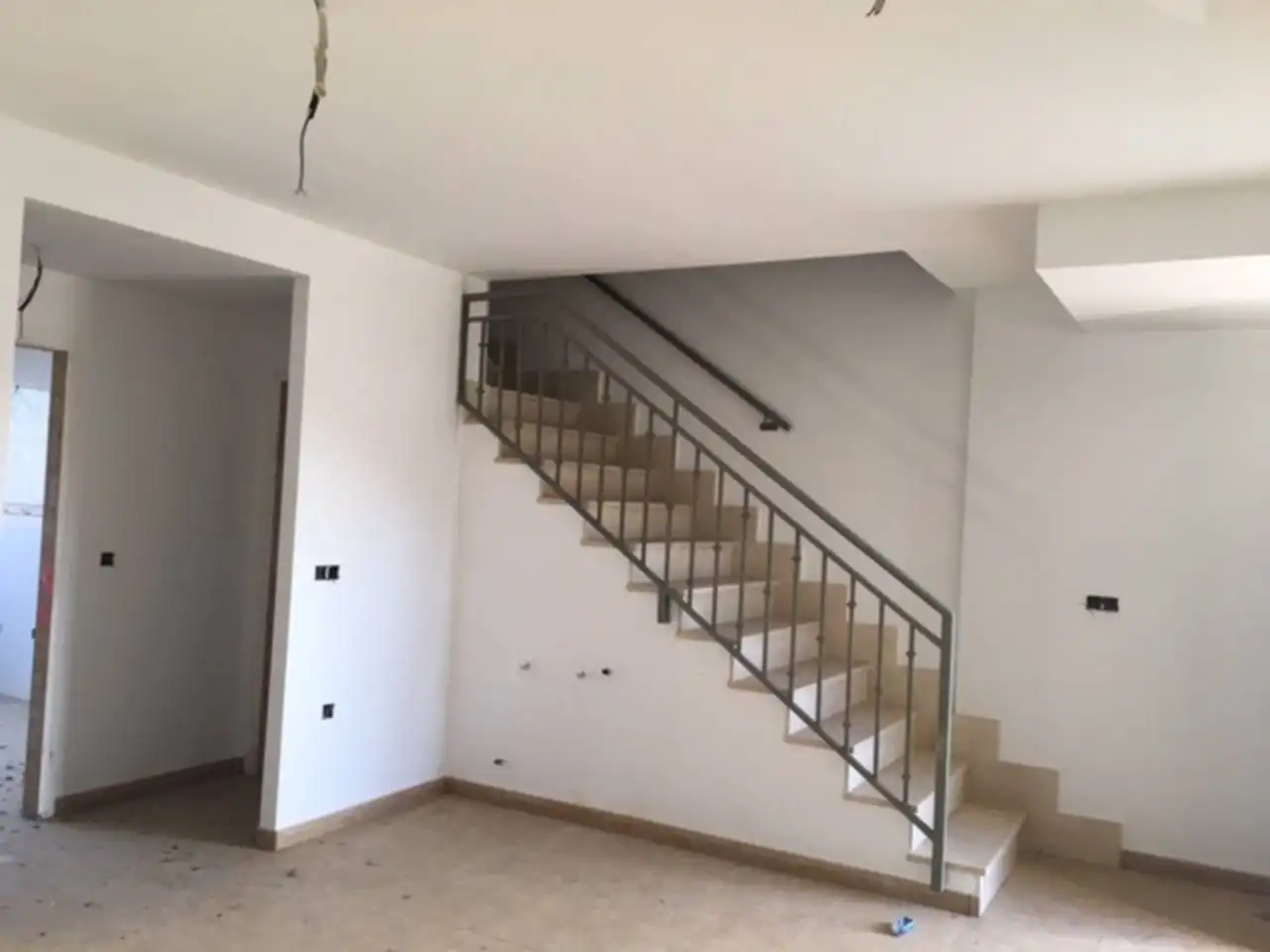 Casa adosada en venta en Hellín con Calefacción
