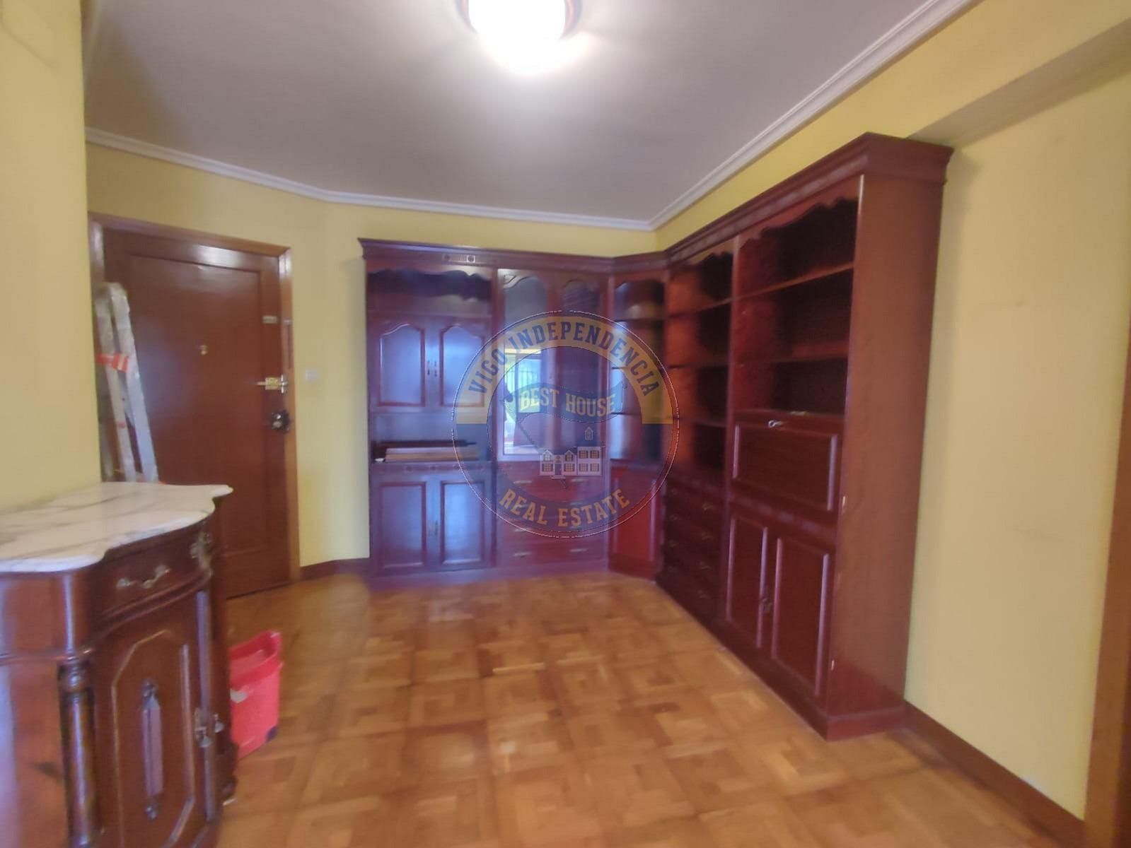 Pis en venda en Vigo  amb Parquet, Terrassa i Balcó