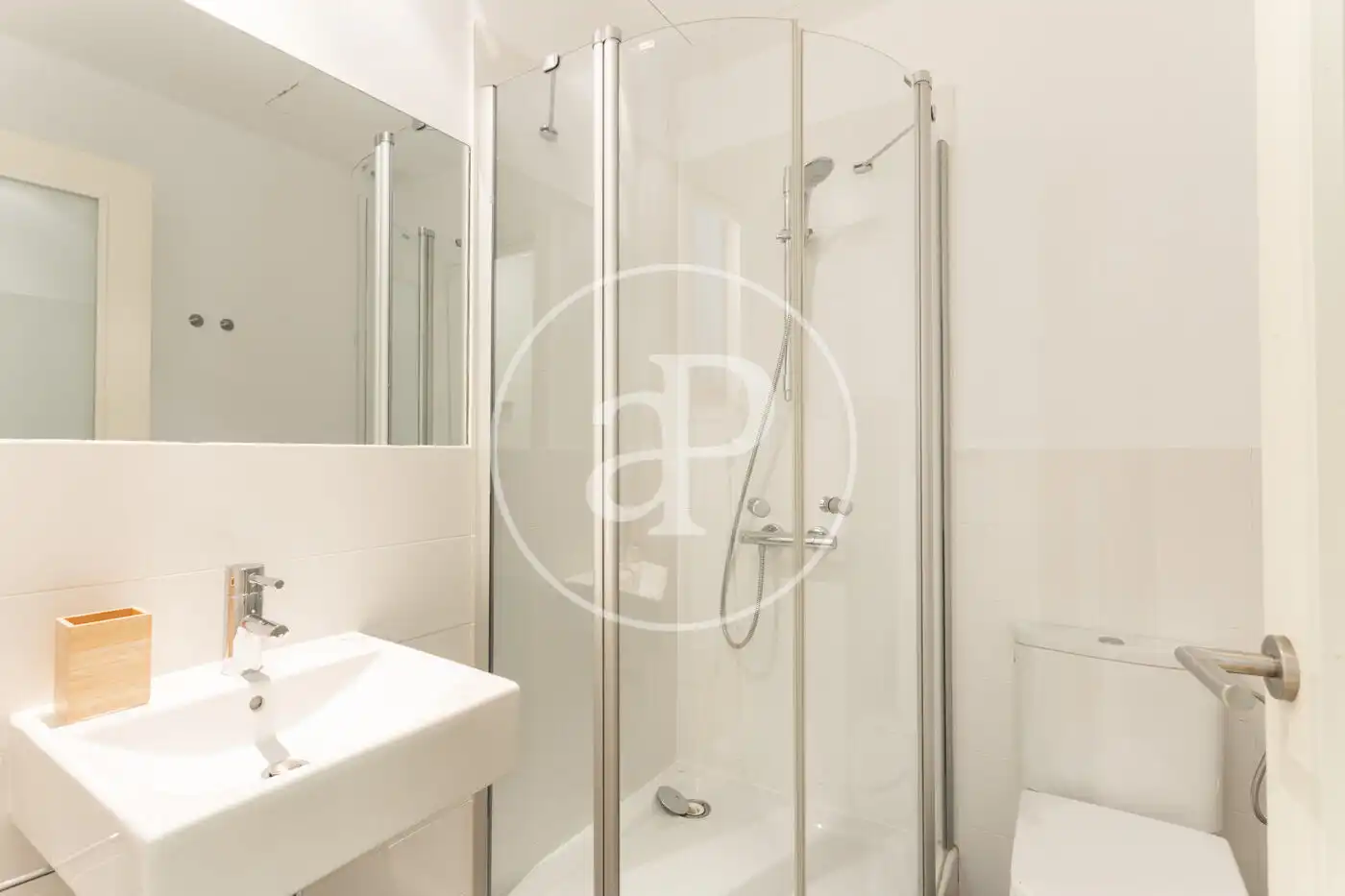 Badezimmer von Wohnung zur Miete in Barcelona mit Klimaanlage, Heizung und Möbliert