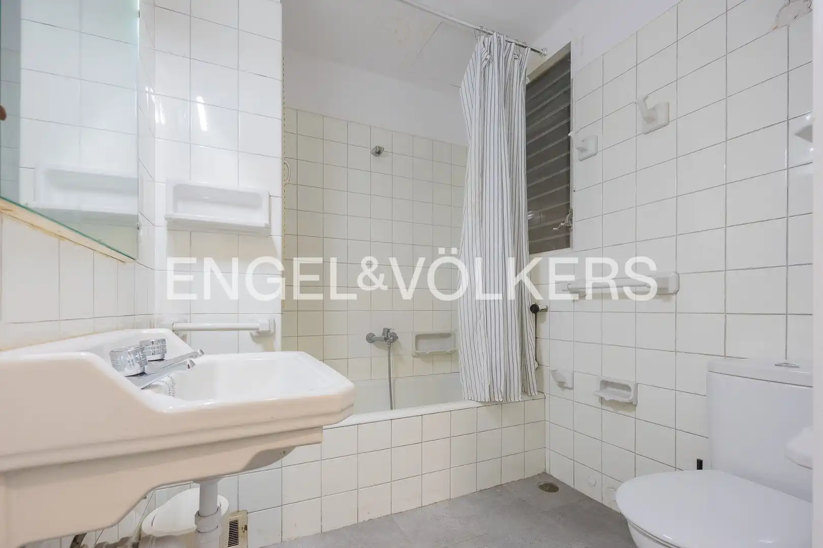 Baño de Piso en venta en Bilbao  con Calefacción, Terraza y Trastero