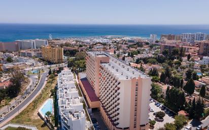 Vista exterior de Pis en venda en Torremolinos amb Jardí privat, Terrassa i Piscina comunitària