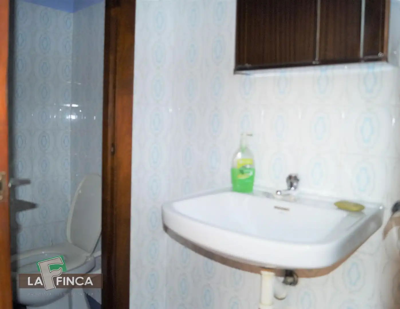 Badezimmer von Büro zum Verkauf in Oviedo 