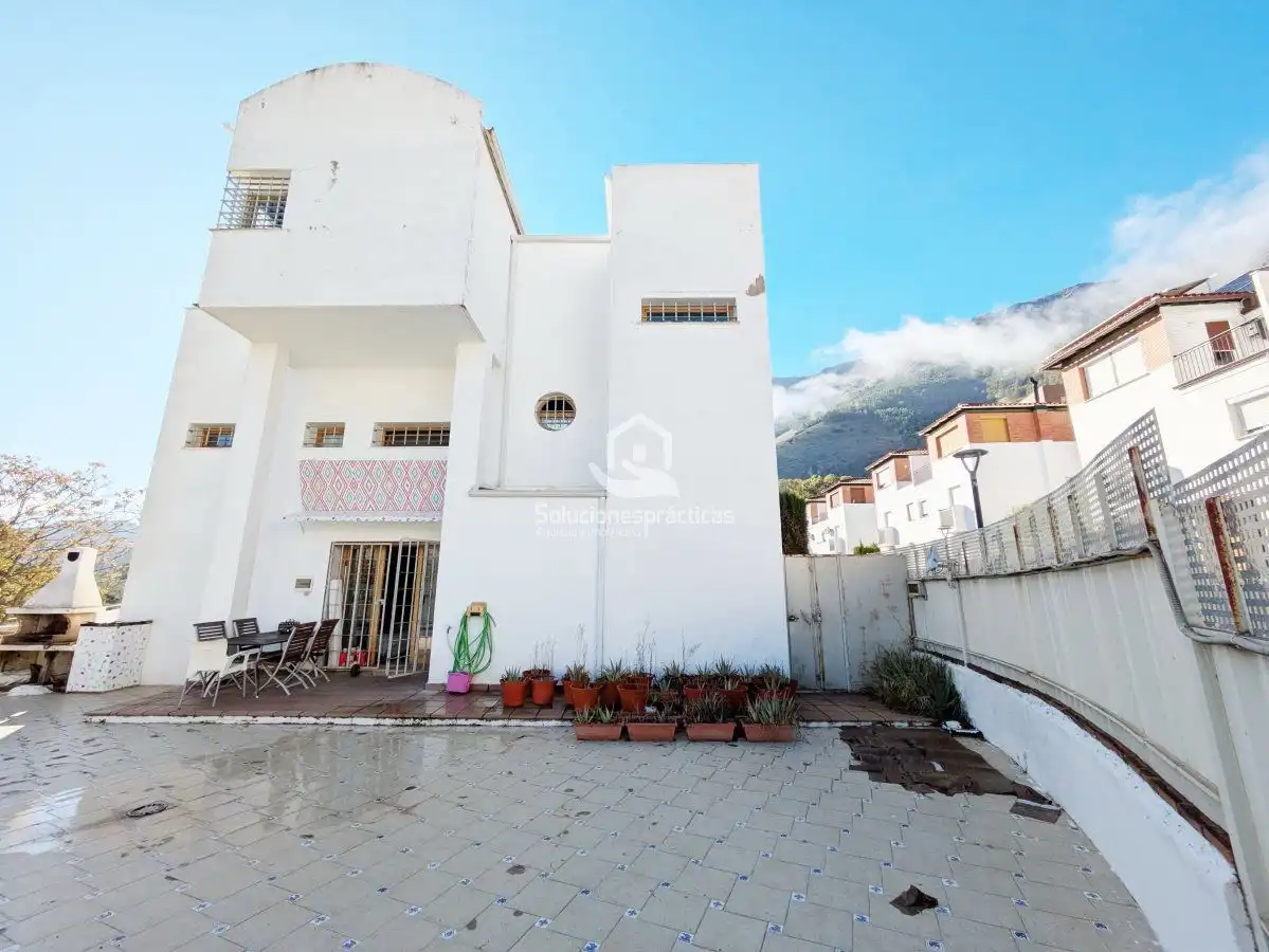 Vista exterior de Casa o xalet en venda en Jaén amb Aire condicionat, Calefacció i Terrassa