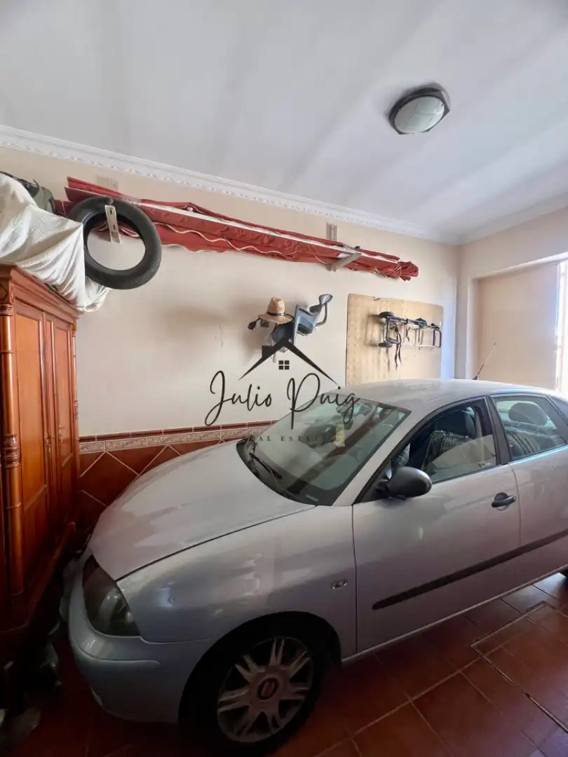 Aparcament de Casa o xalet en venda en Villamanrique de la Condesa amb Aire condicionat, Traster i Moblat