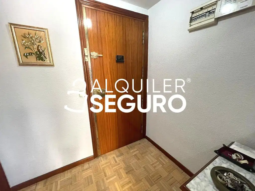 Dormitori de Pis de lloguer en Madrid amb Aire condicionat, Calefacció i Terrassa