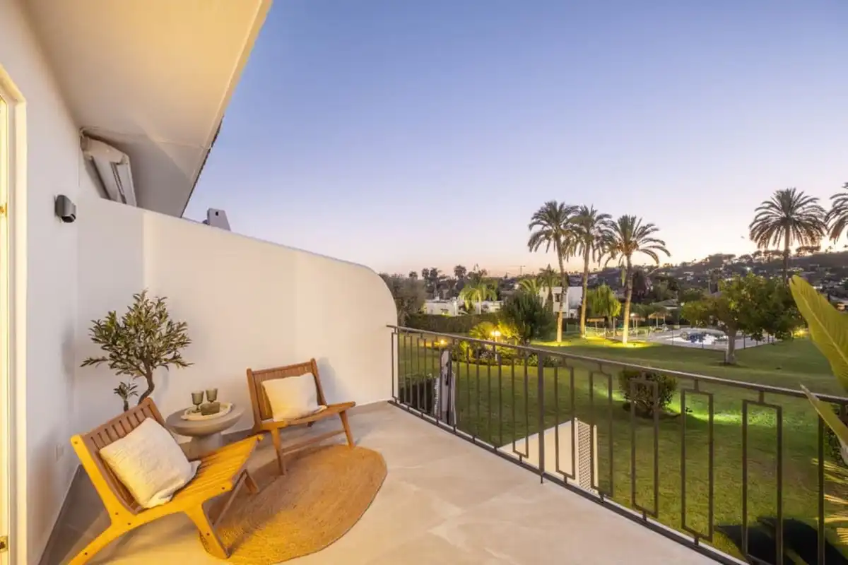 Adosado con piscina en venta en Nueva Andalucía, imagen 2