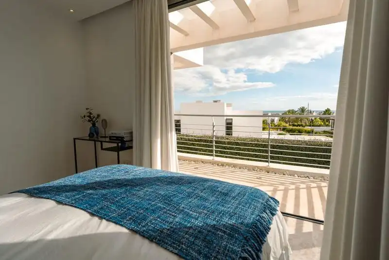 Dormitori de Casa o xalet de lloguer en Estepona amb Aire condicionat, Jardí privat i Terrassa