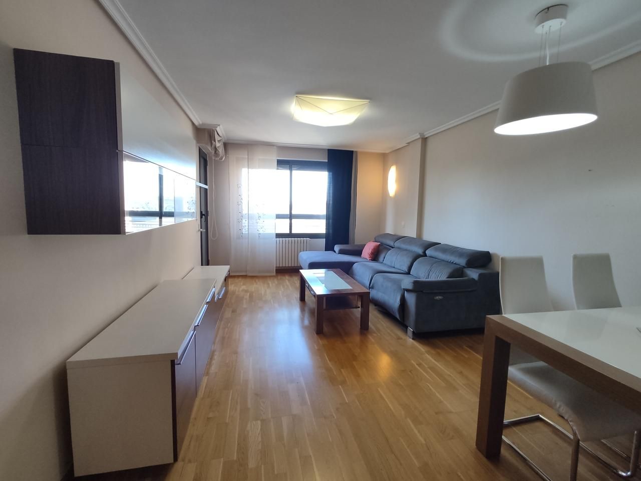 Living room of Flat to rent in  Zaragoza Capital  with Air Conditioner, Heating and Parquet flooring