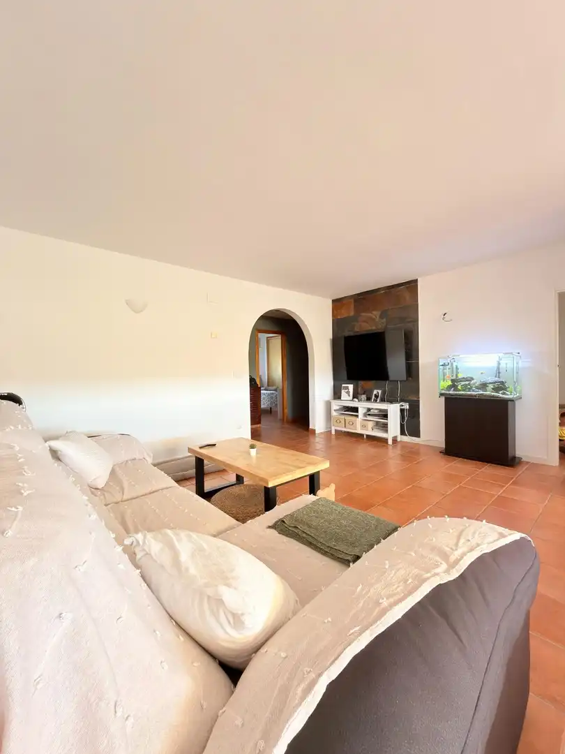 Wohnzimmer von Einfamilien-Reihenhaus zum Verkauf in Mutxamel mit Klimaanlage, Heizung und Terrasse