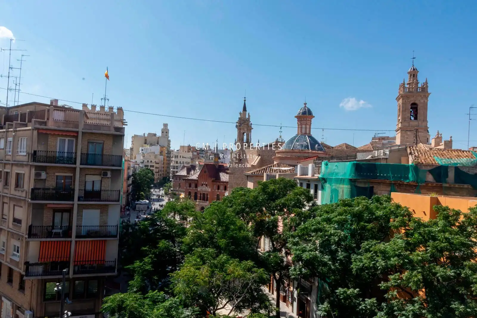 Àtic de lloguer a en Colom, El Mercat