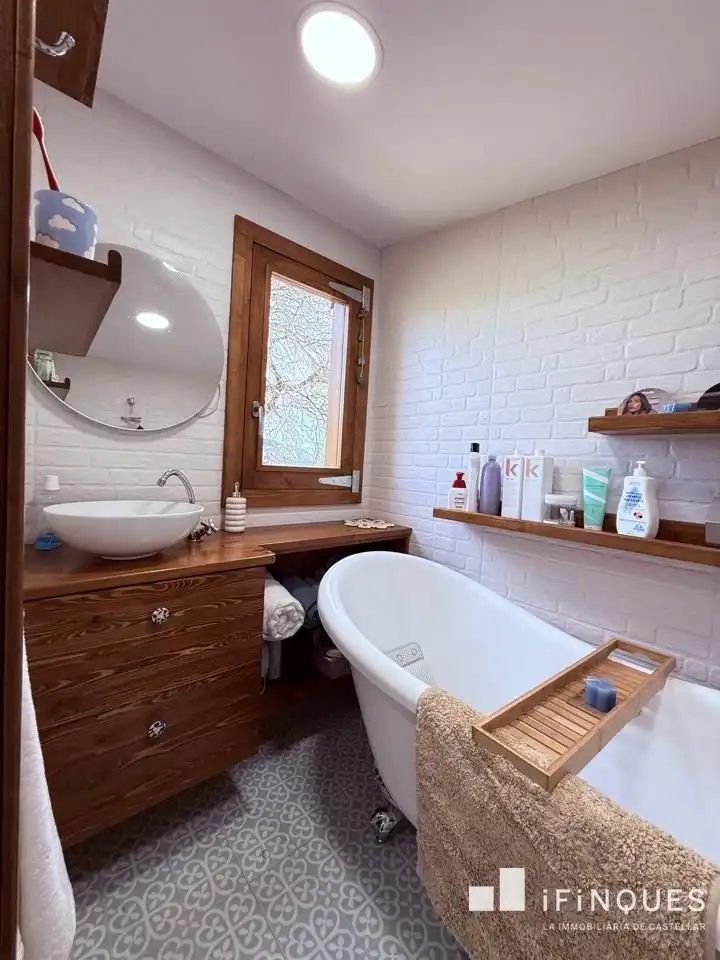 Bathroom of Houses for sale in Castellar del Vallès  with Air Conditioner, Heating and Private garden