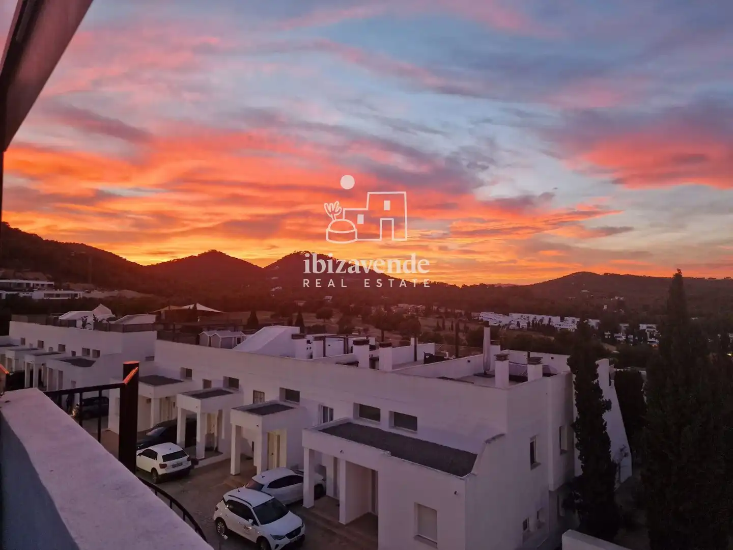 Vista exterior de Dúplex de alquiler en Santa Eulària des Riu con Aire acondicionado, Terraza y Piscina