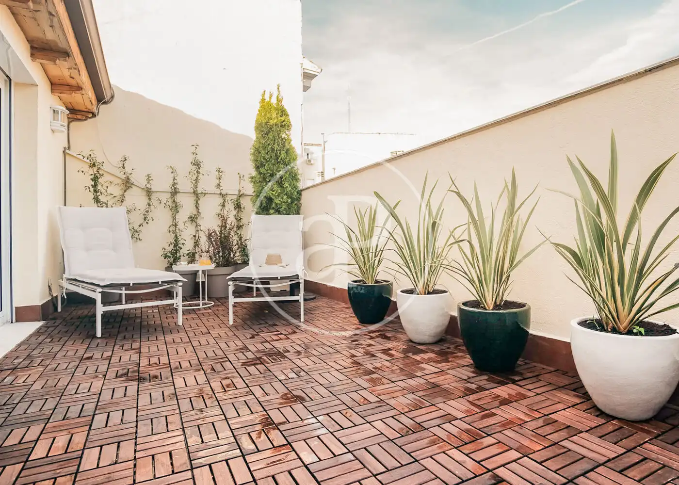 Attic for rent in C. de los Caños del Peral, Palacio