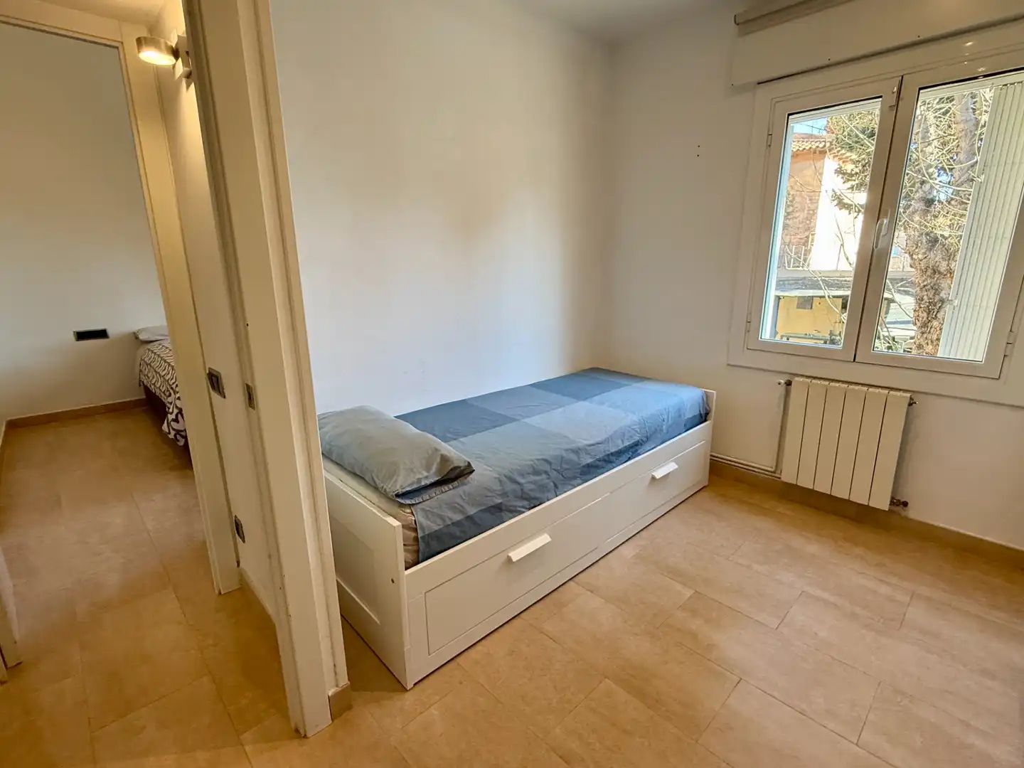 Habitación de Casa adosada en venta en Barcelona con Aire acondicionado, Calefacción y Jardín privado