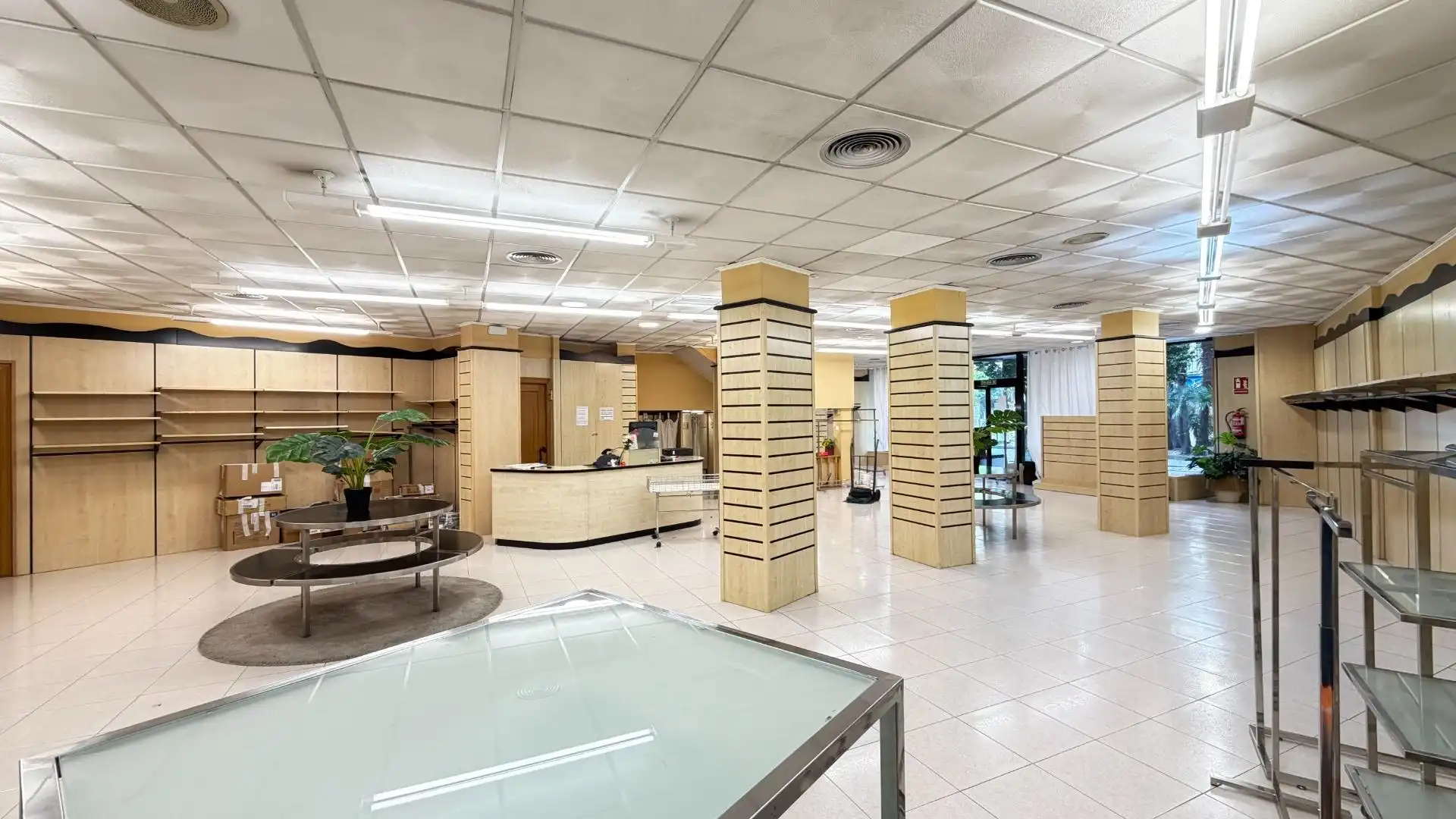 Local comercial de lloguer a Avenida Avenida Camelias