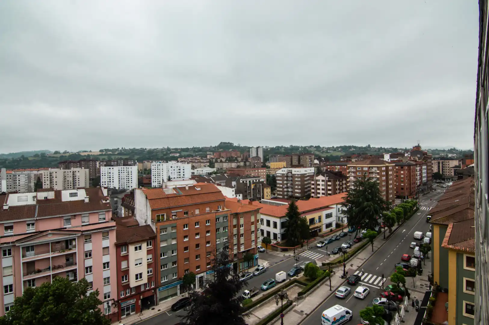 Vista exterior de Pis en venda en Oviedo  amb Calefacció, Parquet i Moblat