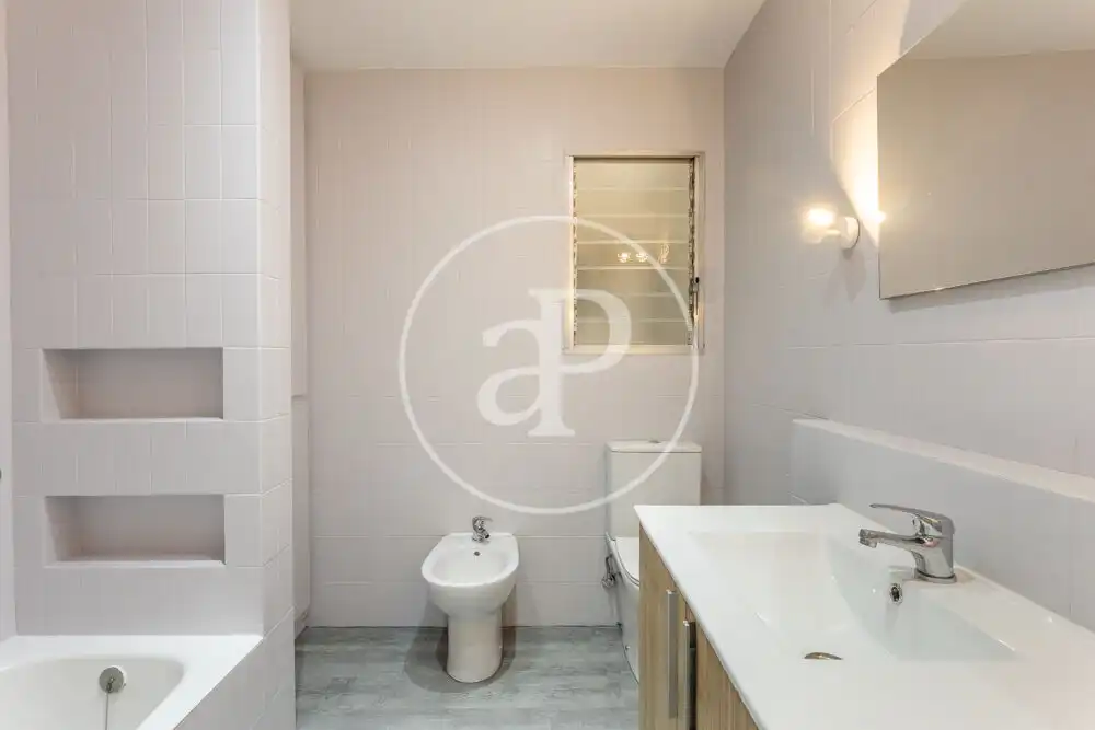 Baño de Piso de alquiler en Valencia con Aire acondicionado, Calefacción y Balcón