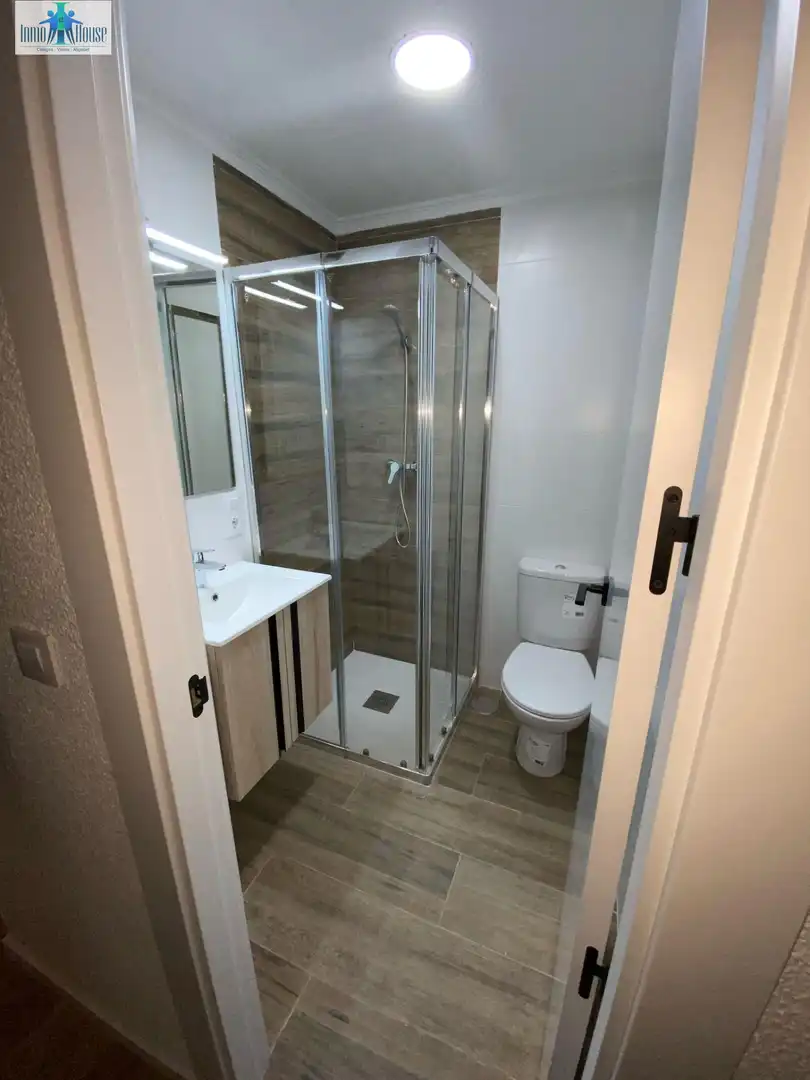 Bany de Pis de lloguer en Albacete amb Aire condicionat, Calefacció i Terrassa