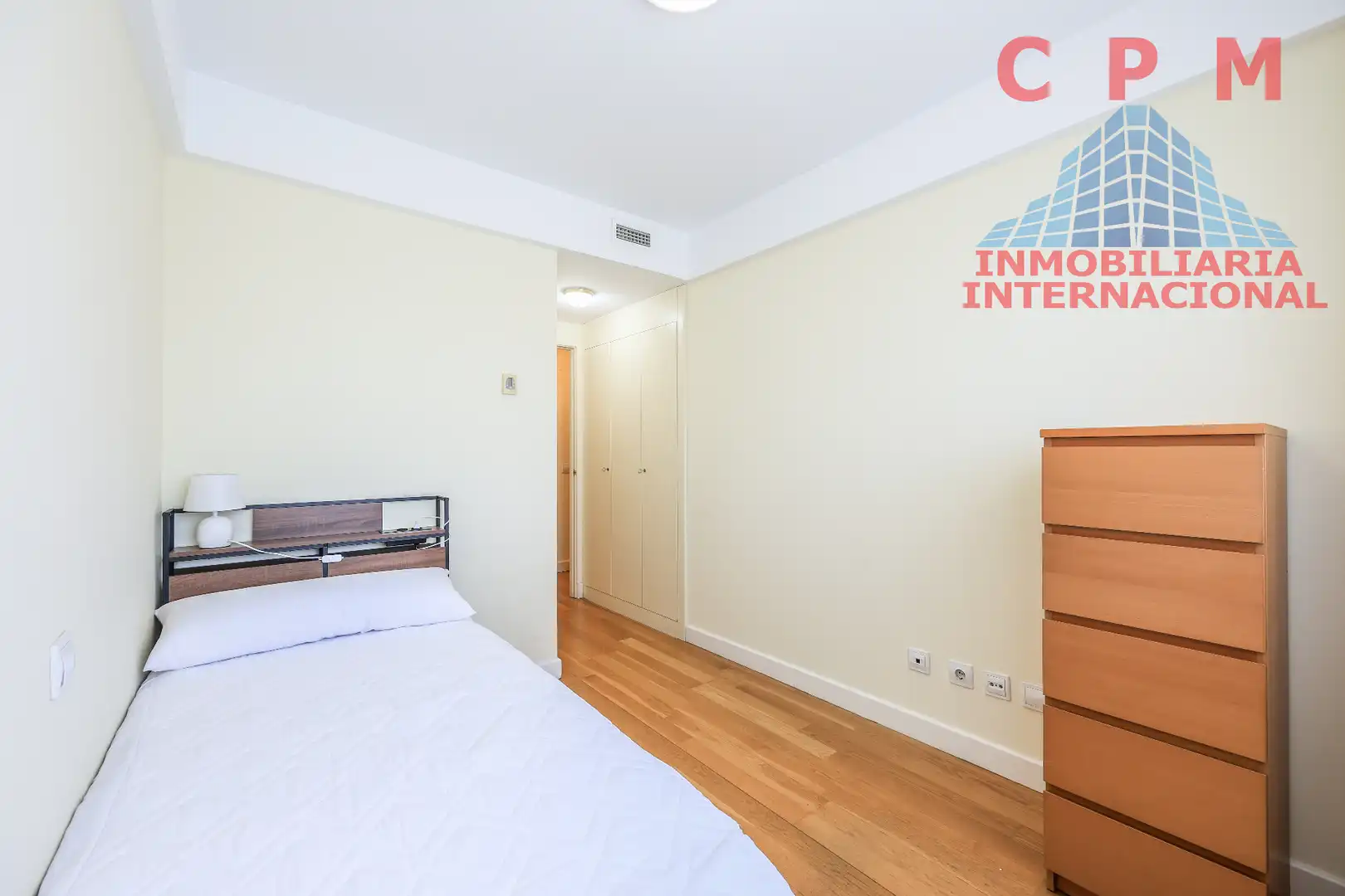 Schlafzimmer von Wohnung zur Miete in Madrid mit Klimaanlage, Heizung und Parkett