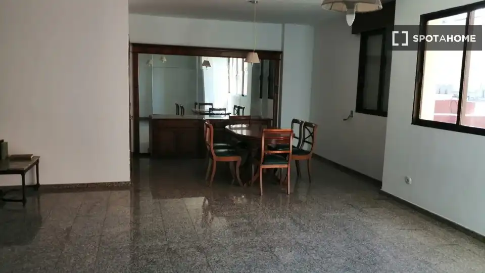 Comedor de Piso para compartir en Las Palmas de Gran Canaria con Aire acondicionado, Calefacción y Amueblado
