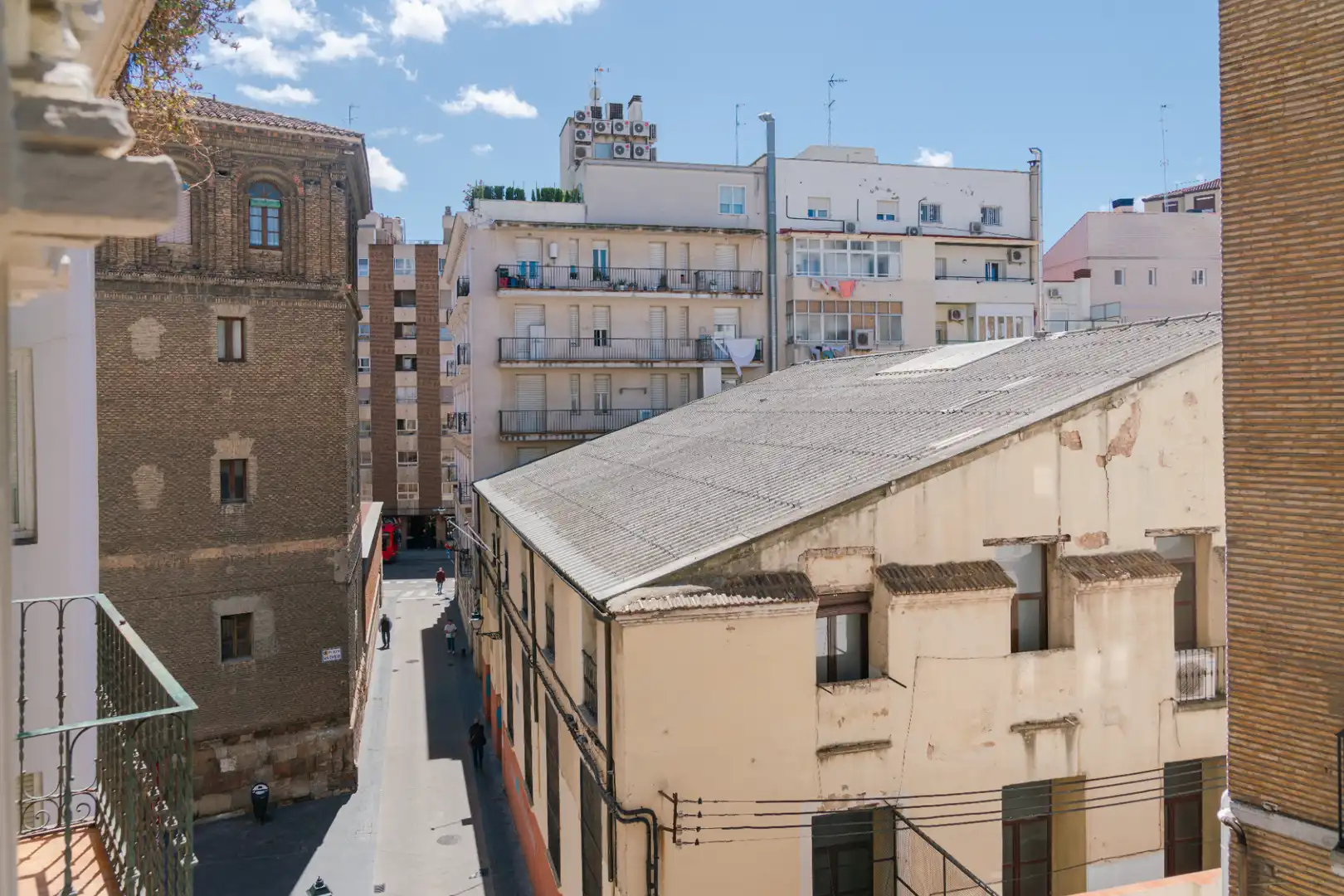 Exterior view of Flat for sale in Zaragoza  with Heating, Furnished and Oven