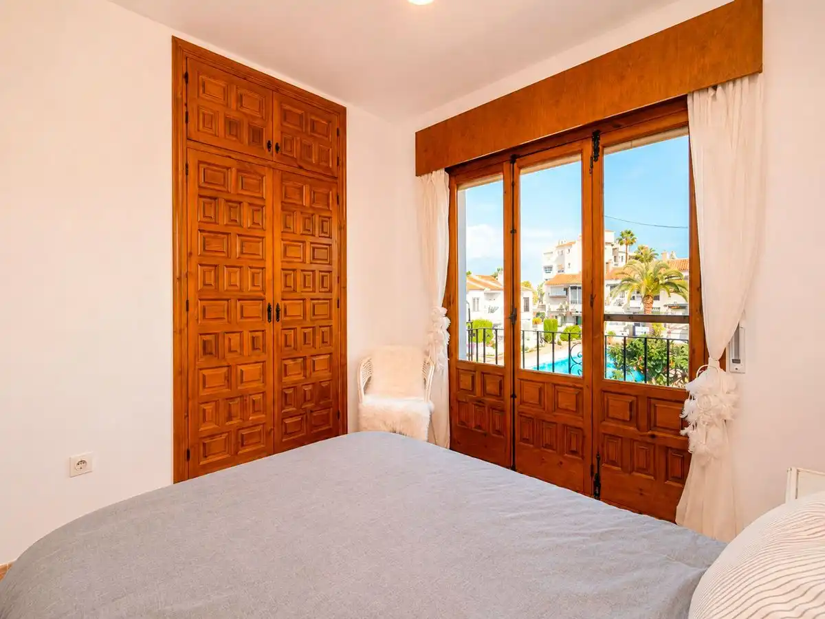 Habitación de Casa adosada en venta en L'Alfàs del Pi con Aire acondicionado, Calefacción y Jardín privado
