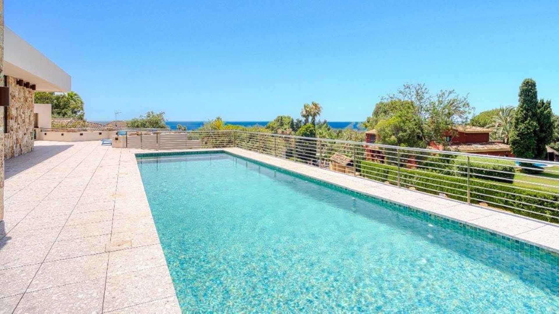 Swimming pool of House or chalet for sale in Marbella  with Air Conditioner, Private garden and Terrace